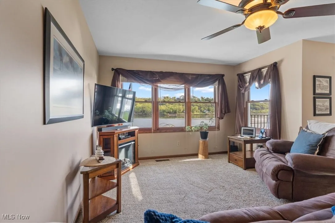 Spacious living room