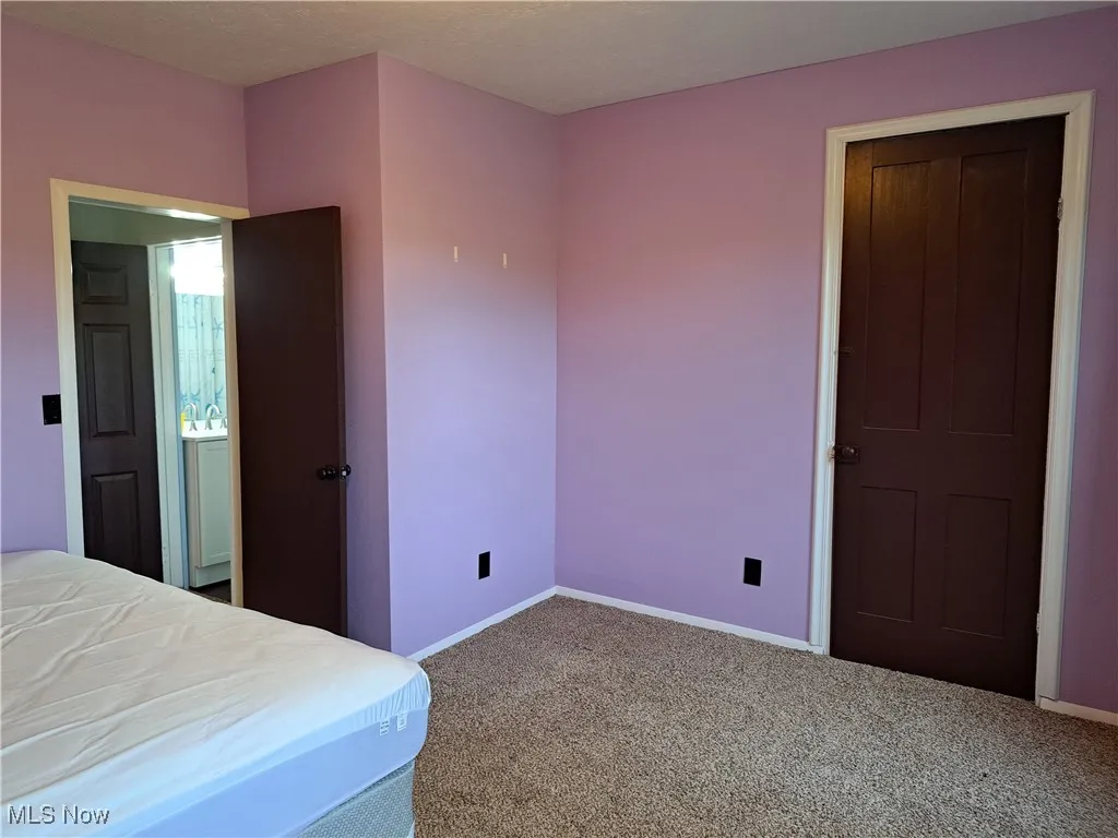 Bedroom with carpet