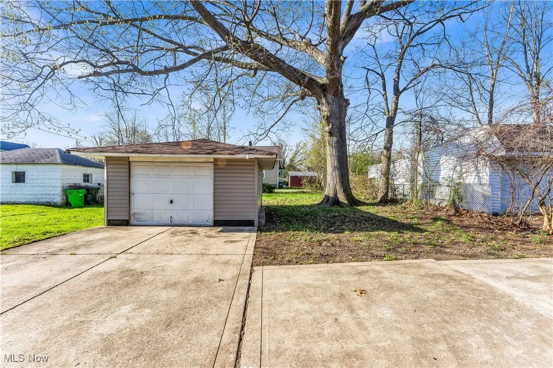 Detached garage with driveway