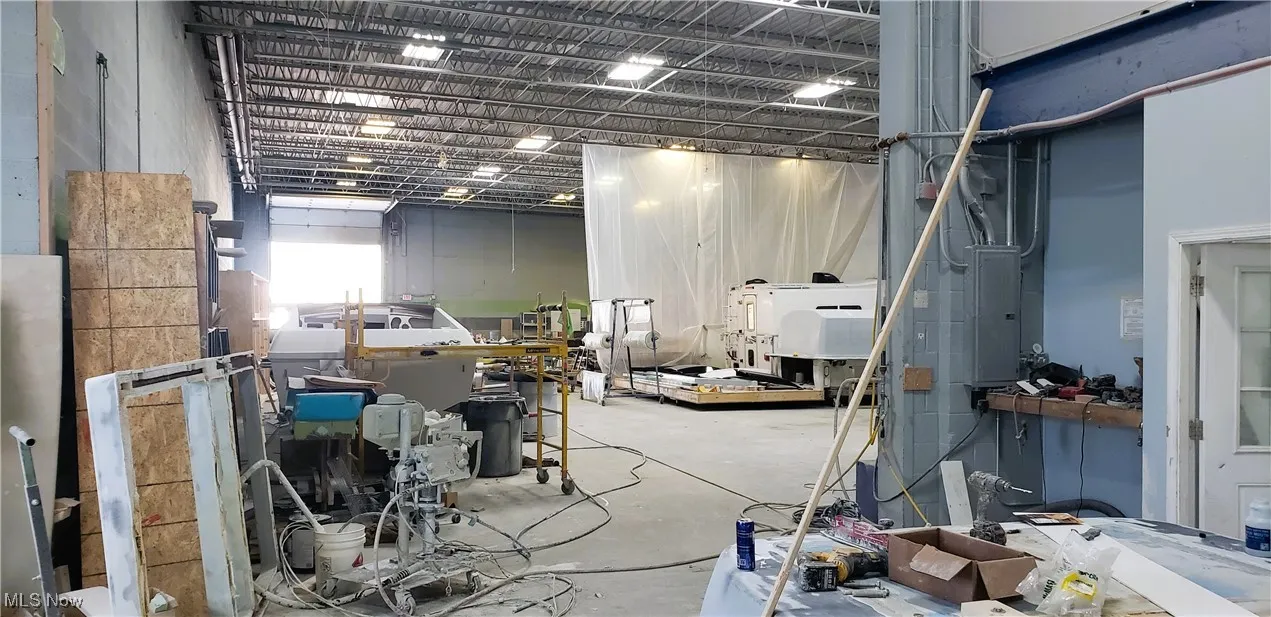 Misc room featuring concrete floors