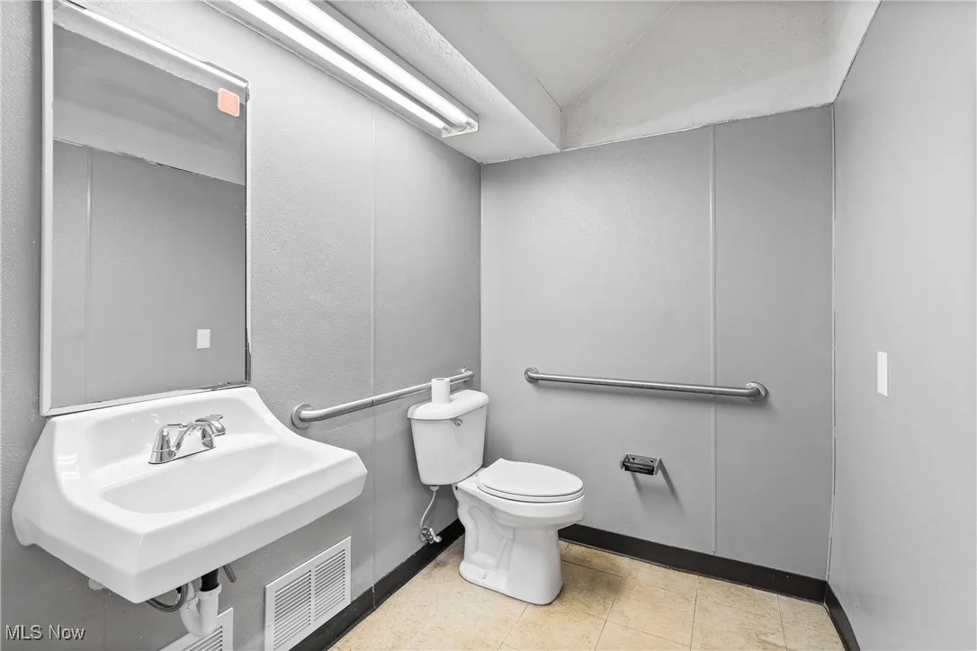 Main Level Lavatory