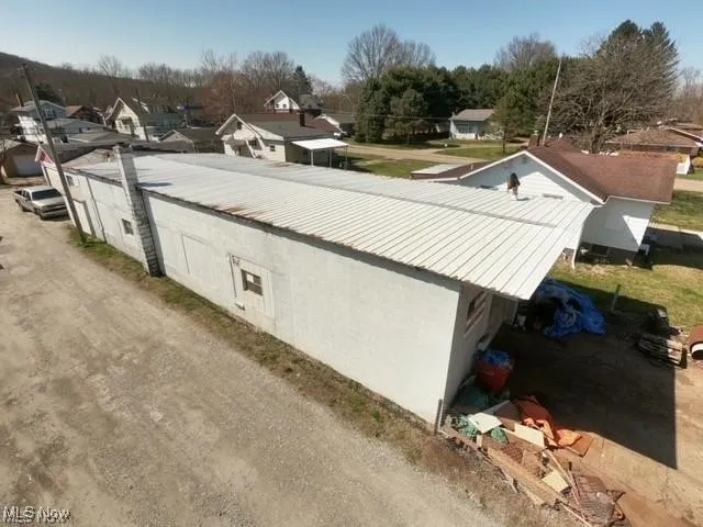 Aerial view of building/ roof