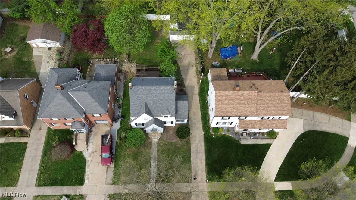 Birds eye view of property featuring a residential view