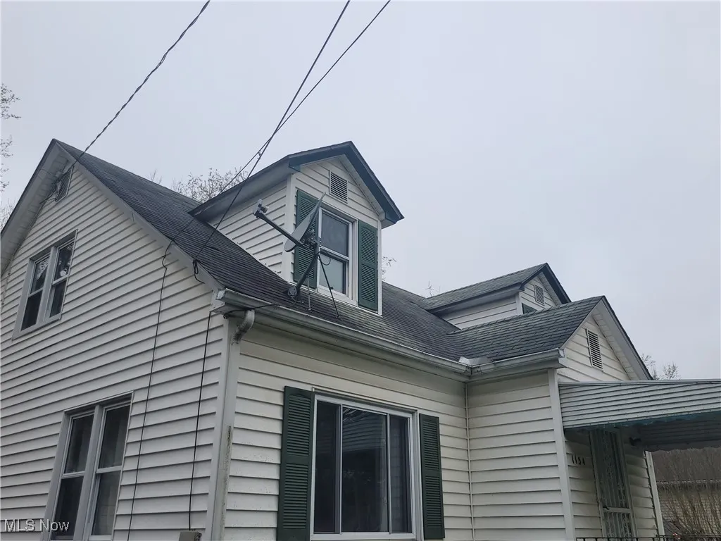 View of side of home