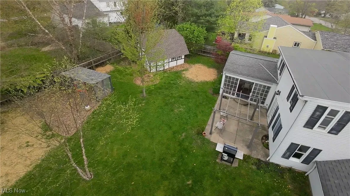 Birds eye view of property featuring a residential view