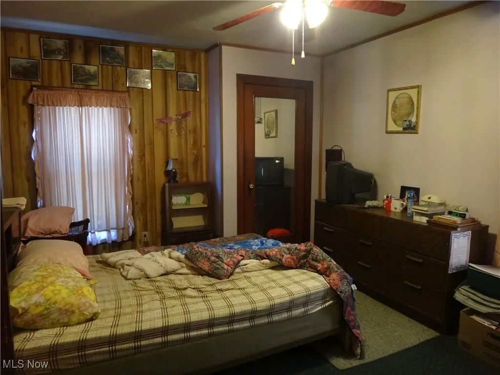 Bedroom with ceiling fan