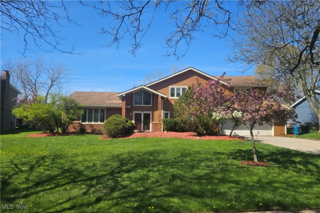 View of front of home with driveway and a front​​‌​​​​‌​​‌‌​‌‌​​​‌‌​‌​‌​‌​​​‌​​ lawn
