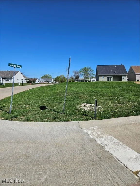 View of yard featuring driveway