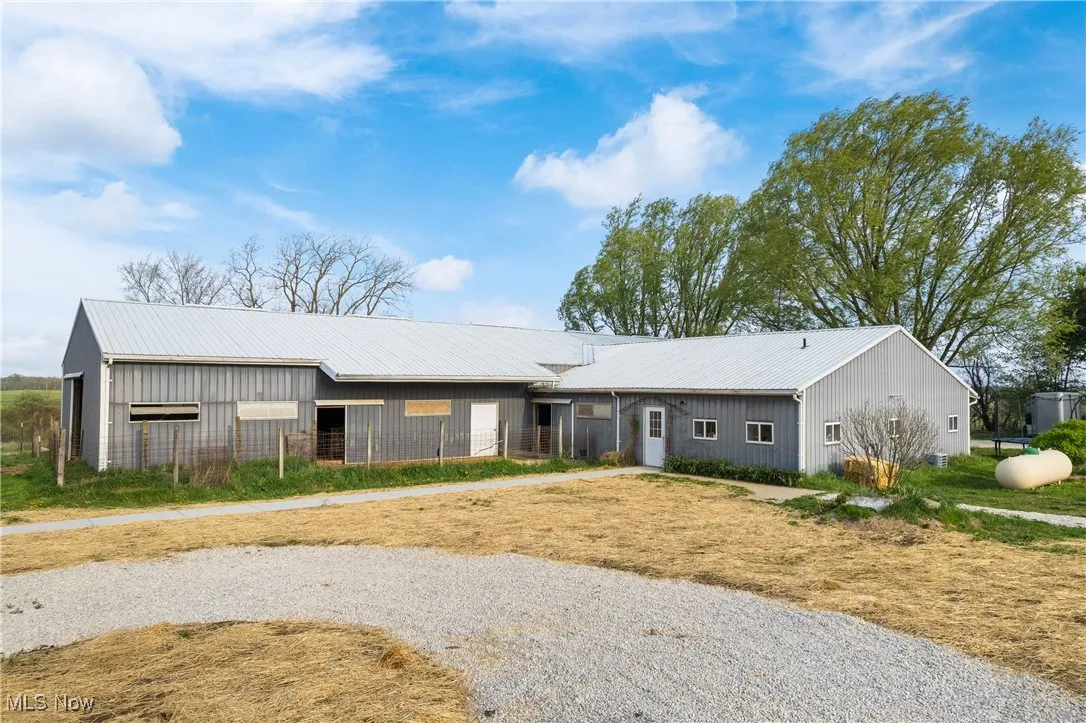 Outbuilding w/ stable and finished space