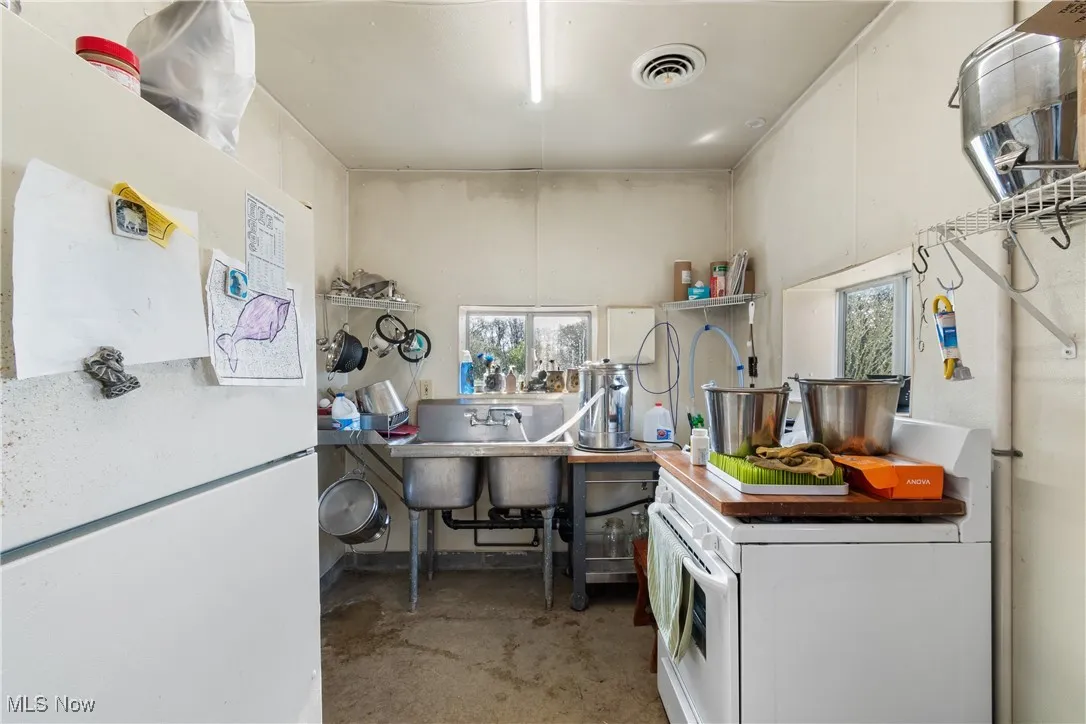 Kitchenette in outbuilding