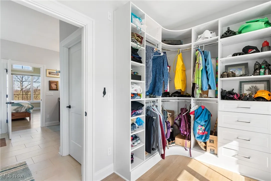 Primary suite walk in closet