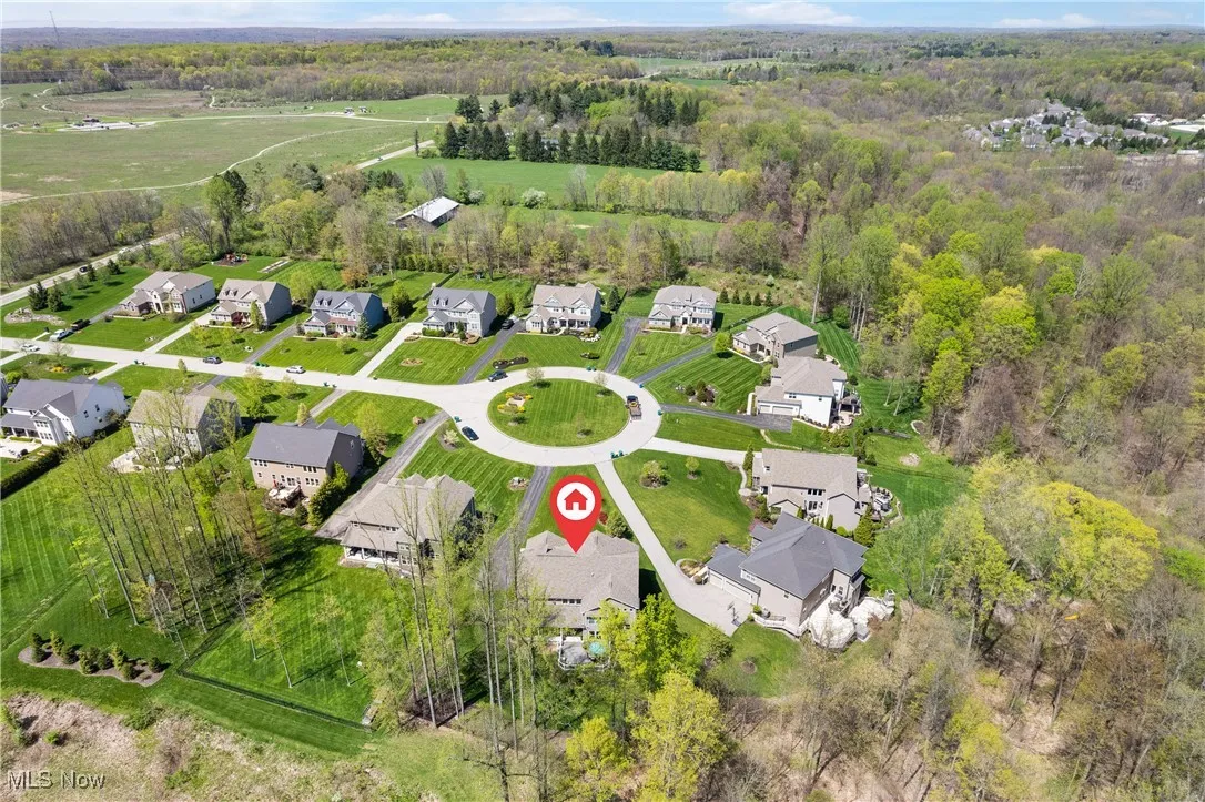 Birds eye view of property featuring a forest view and a residential view