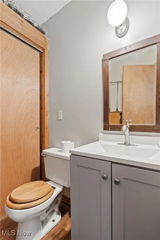 Half Bath (was and could be full bath again) in the middle unit/catering & staging & storage area or common area