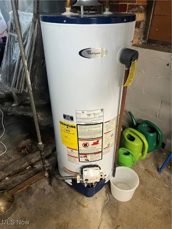 Hot water tank