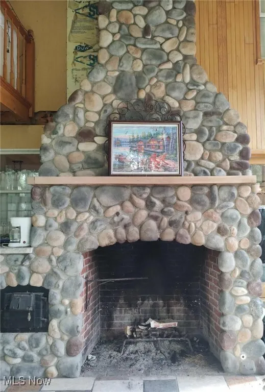 Stone fireplace located in the salruim
