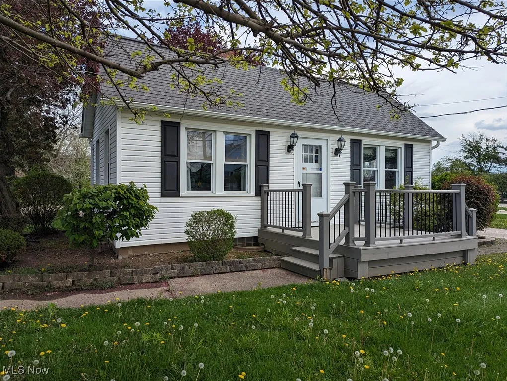 Free standing updated commercial unit occupied