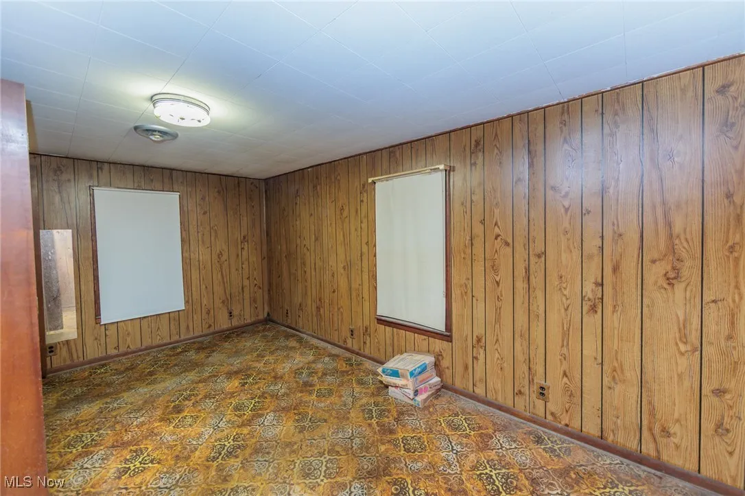 Unfurnished room with wooden walls