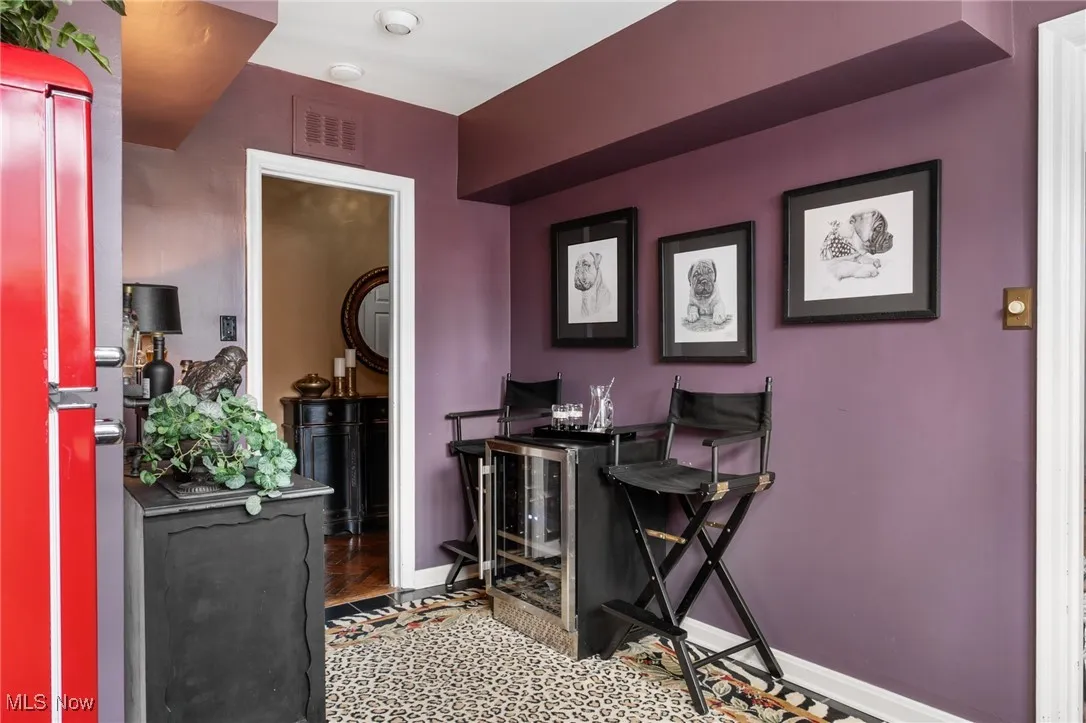 Home office with visible vents and baseboards