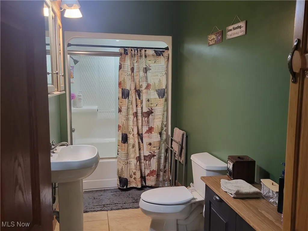 Upstairs guest Bathroom