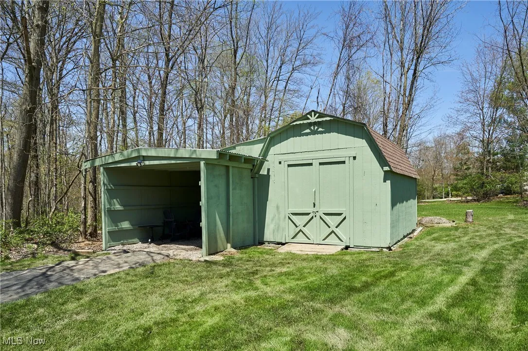 View of outbuilding with an outbuilding