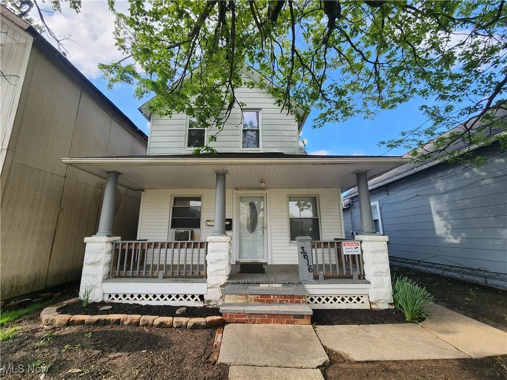 View of front of property featuring a porch