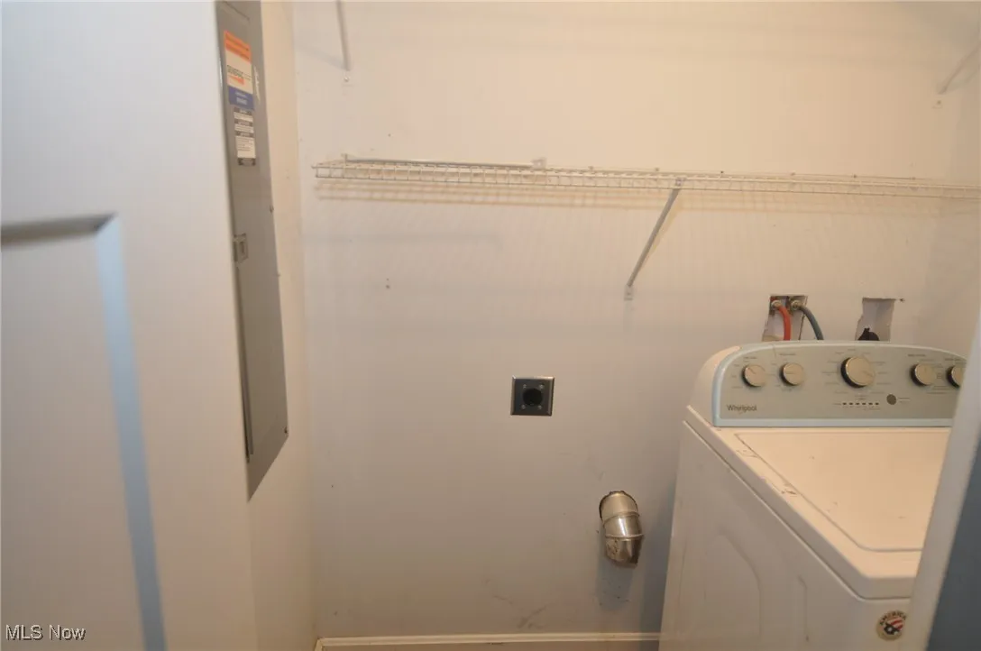 Bungalow Laundry area featuring washer / clothes dryer hookups