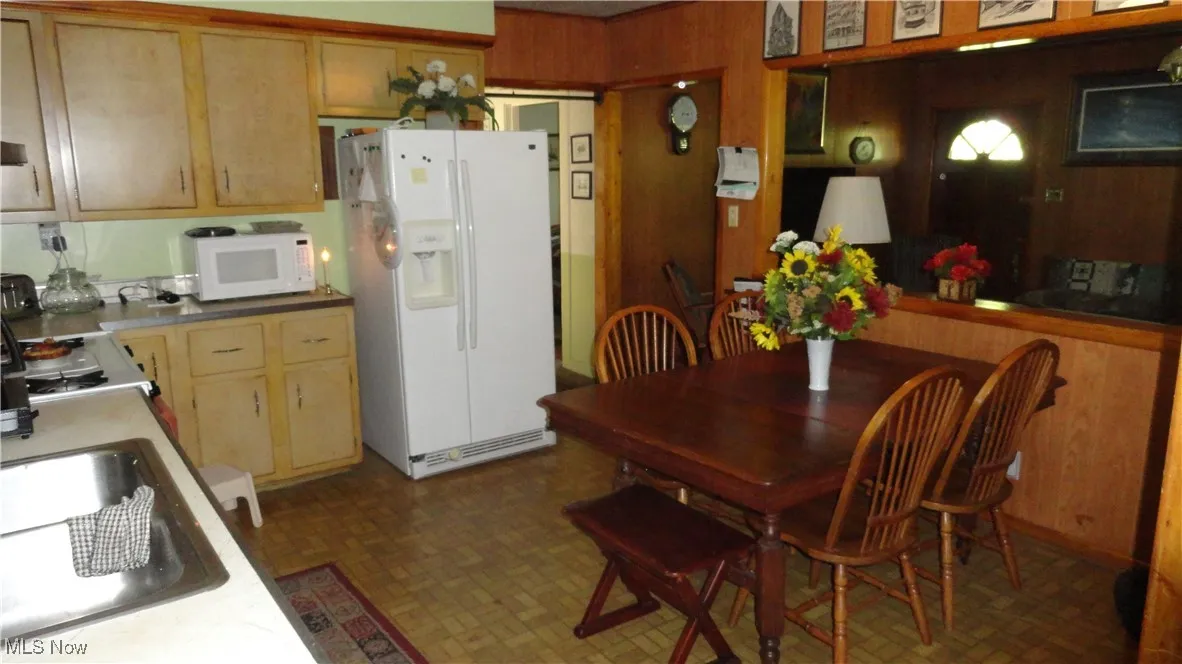 Eat in Kitchen
