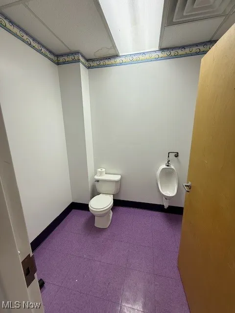 Nursery bath (2nd floor)