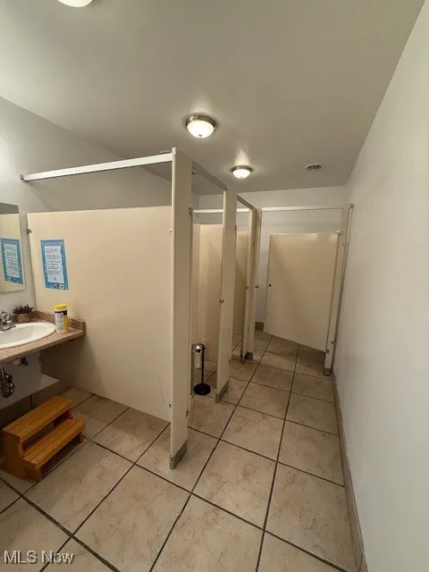 Women Bathroom (first floor)