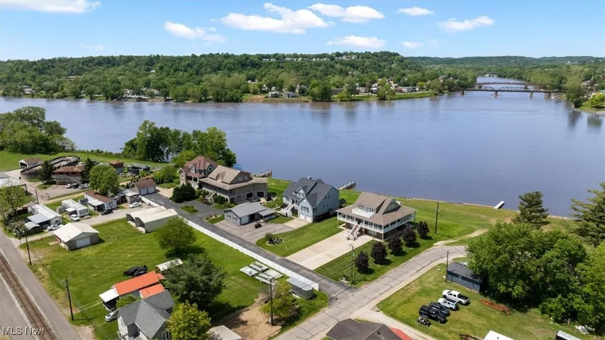 View of the confluence of the Ohio & the Muskingum Rivers