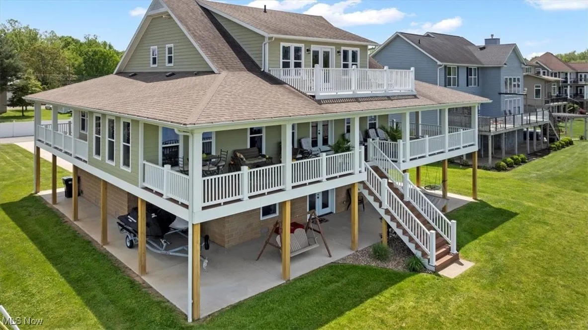 Lots of covered patio space under the deck