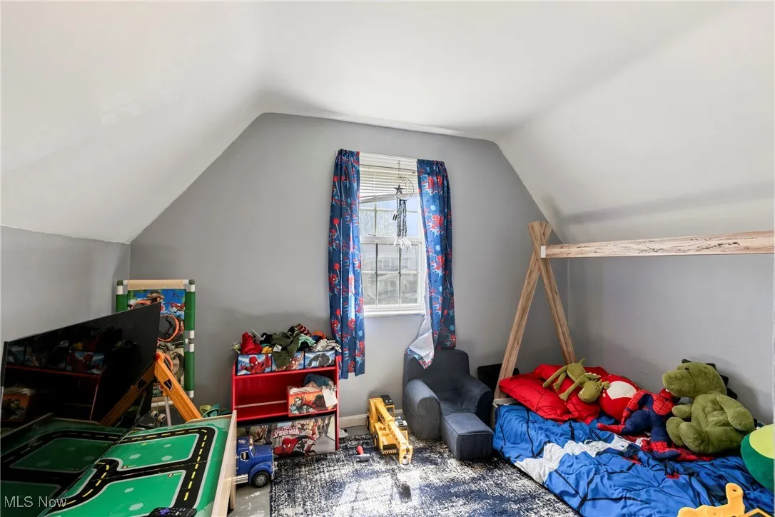 Rec room with vaulted ceiling