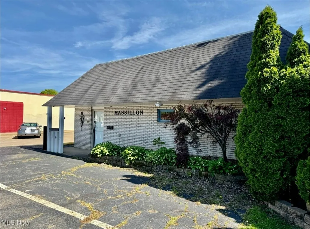 WELCOME TO 1107 LINCOLN WAY E., MASSILLON, OHIO 44646! PREVIOUSLY USED AS AN ANIMAL CLINIC, THIS OFFICE IS IN BEAUTIFUL CONDITION, AND READY FOR YOUR VISION! HIGH TRAFFIC/VISIBILITY AREA! NEAR SHOPPING, ENTERTAINMENT, AND RESIDENTIAL NEIGHBORHOODS. ADDITIONAL PARCEL IS INCLUDED FOR EXTRA PARKING! SCHEDULE YOUR WALKTHROUGH TODAY!