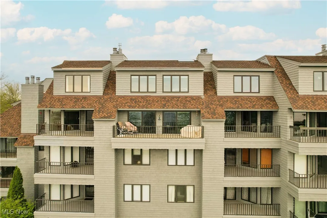 View of apartment building / complex