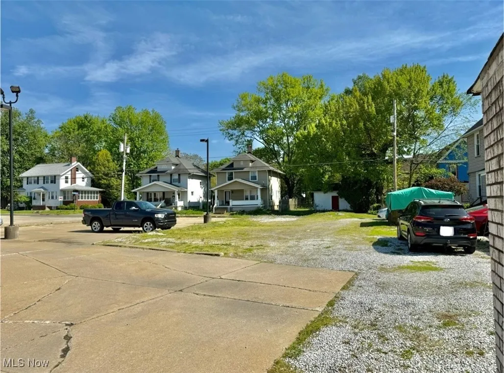 AVAILABLE ADDITIONAL PARKING!
