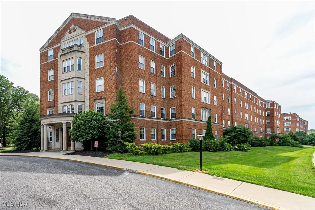 View of apartment building / complex