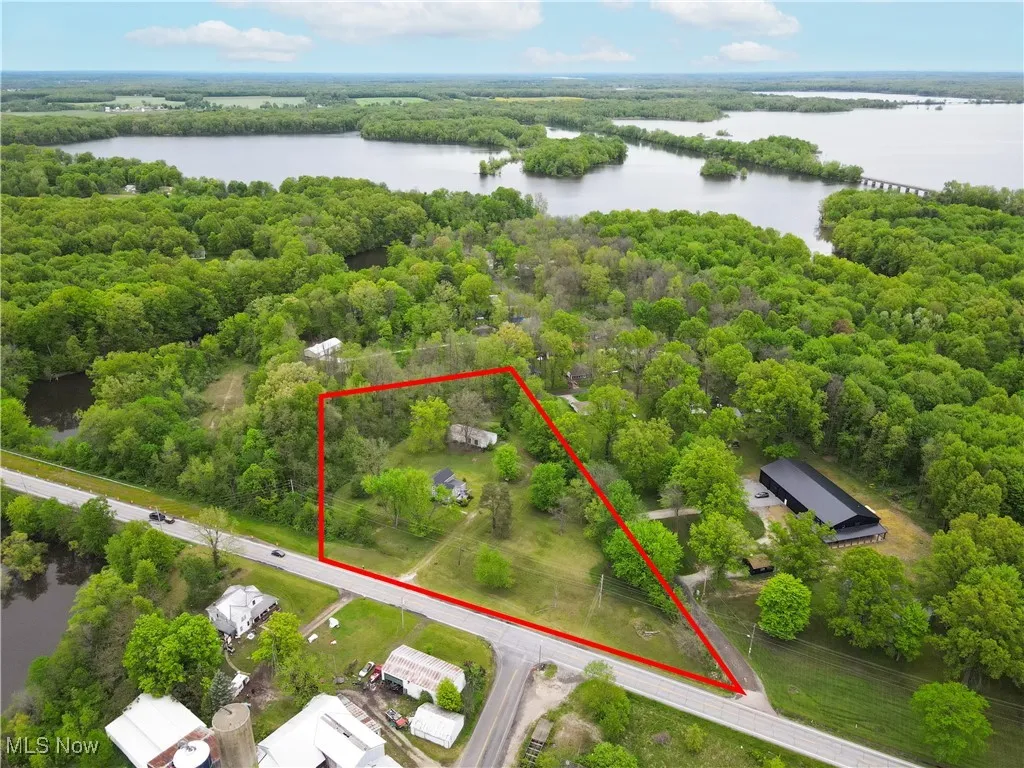 Berlin Lake property beside the home. Red lines are not to scale.