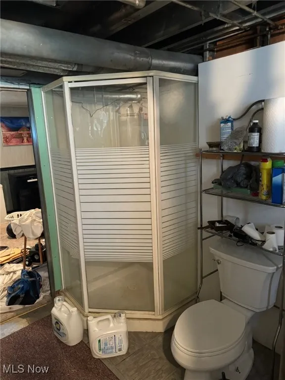 Full bathroom featuring a shower stall