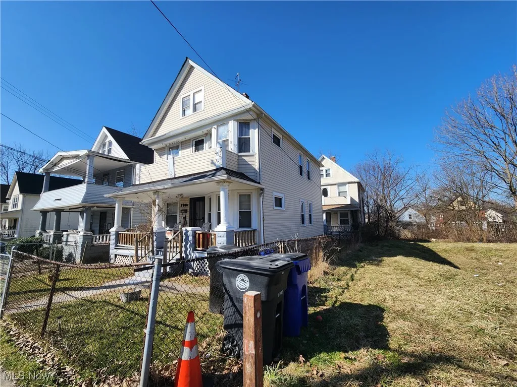 View of front of home featuring a porch