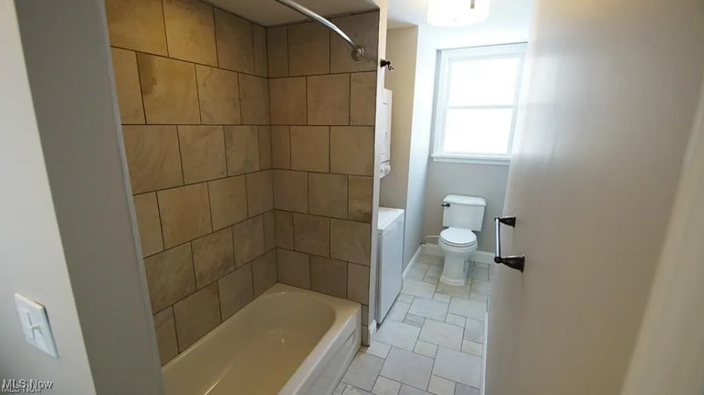 Guest-Suite Bathroom