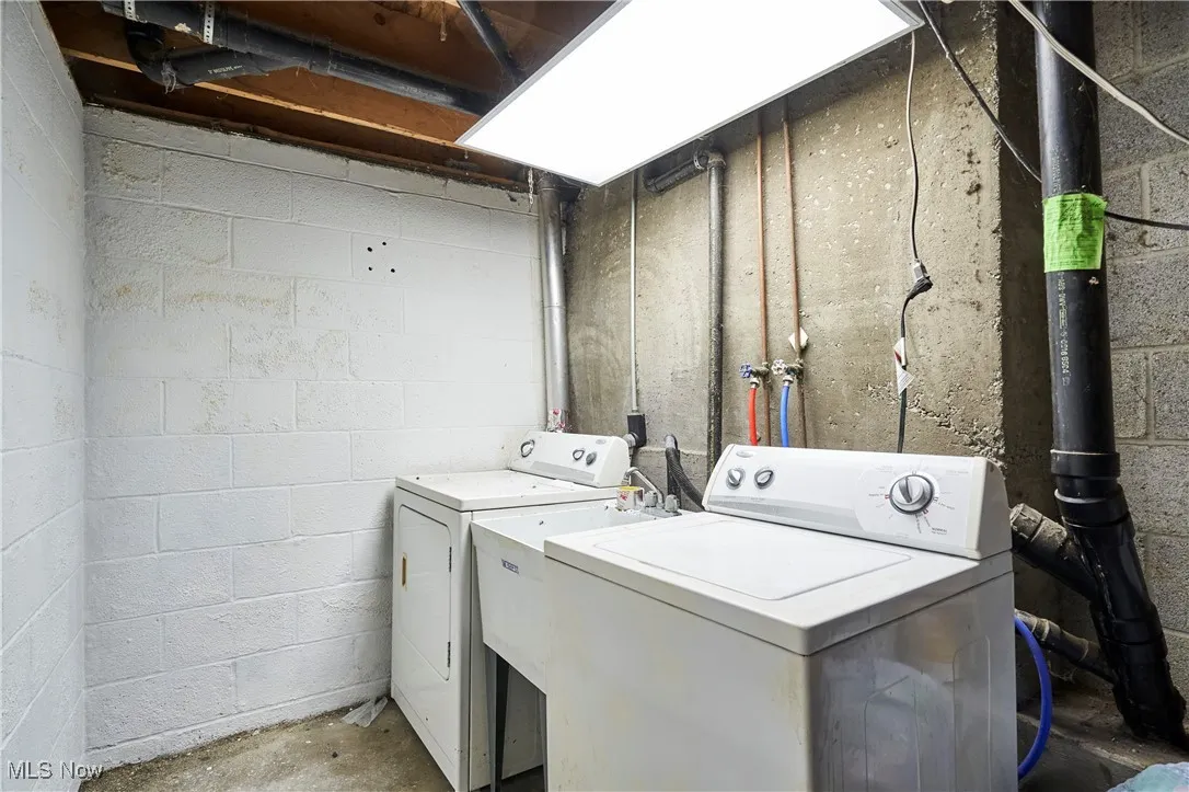 Clothes washing area featuring independent washer and dryer