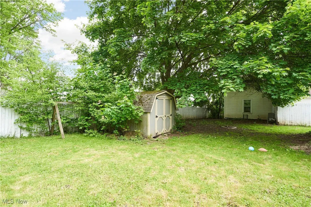 View of yard with a shed