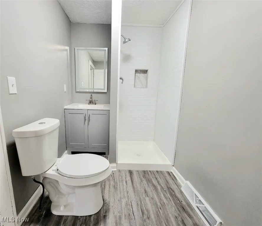 Ensuite bathroom to the first floor bedroom. Features a stand alone shower