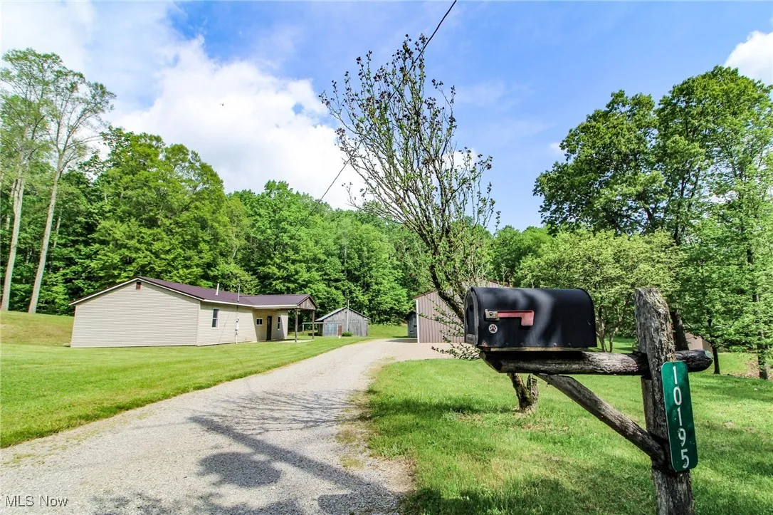 View of dirt / gravel road