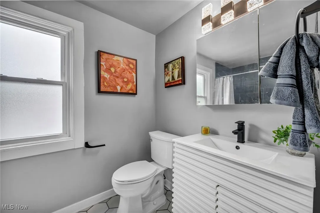 Full bath upstairs