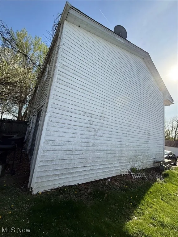 View of side of home