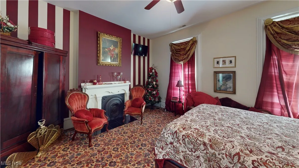 Bedroom with ceiling fan