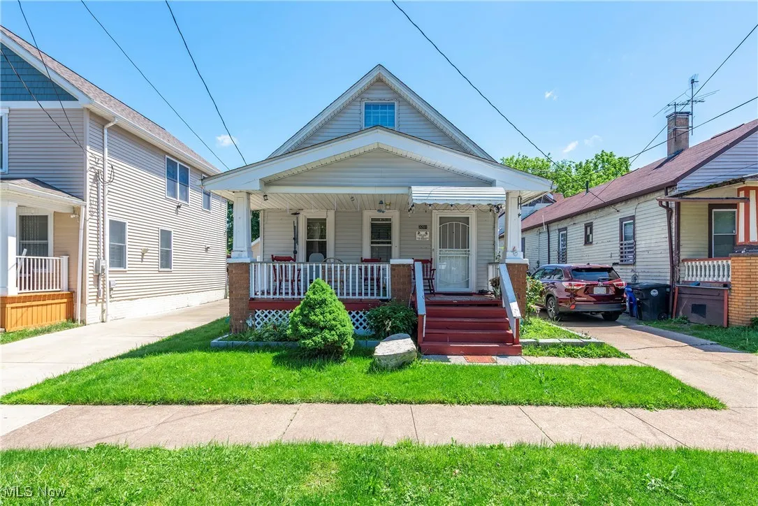 View of front of home featuring a porch