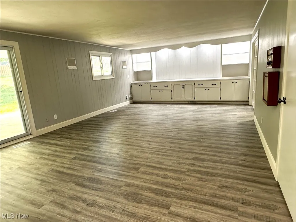 Gorgeous new flooring & fresh paint