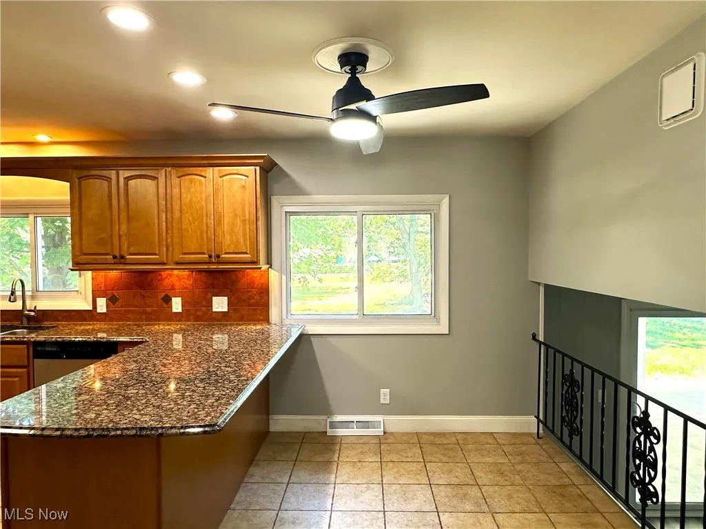 Eat-in Kitchen